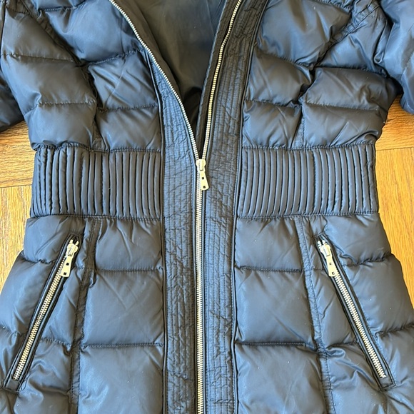Black puffer, jacket, size medium - Picture 3 of 5